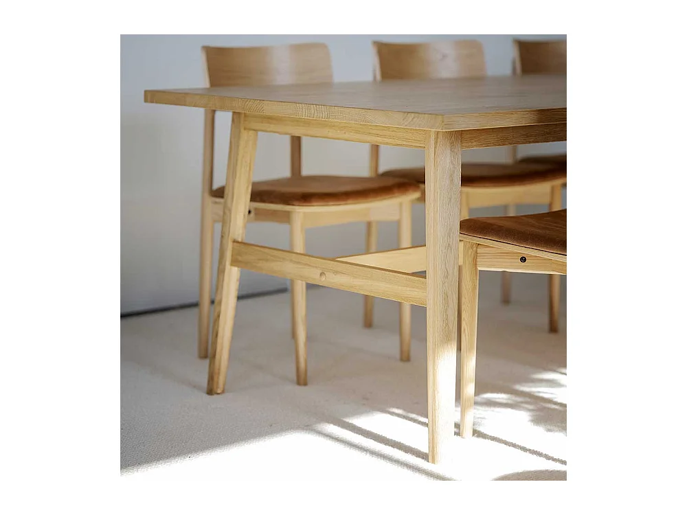 Großer Tisch in Eichefarben modernes Design