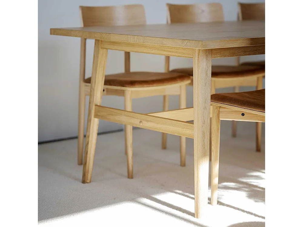 Großer Tisch in Eichefarben modernes Design