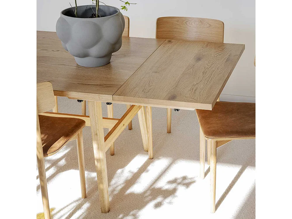 Großer Tisch in Eichefarben modernes Design