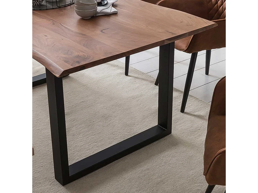 Baumkanten Esszimmertisch aus Akazie Massivholz schwarzem Bügelgestell