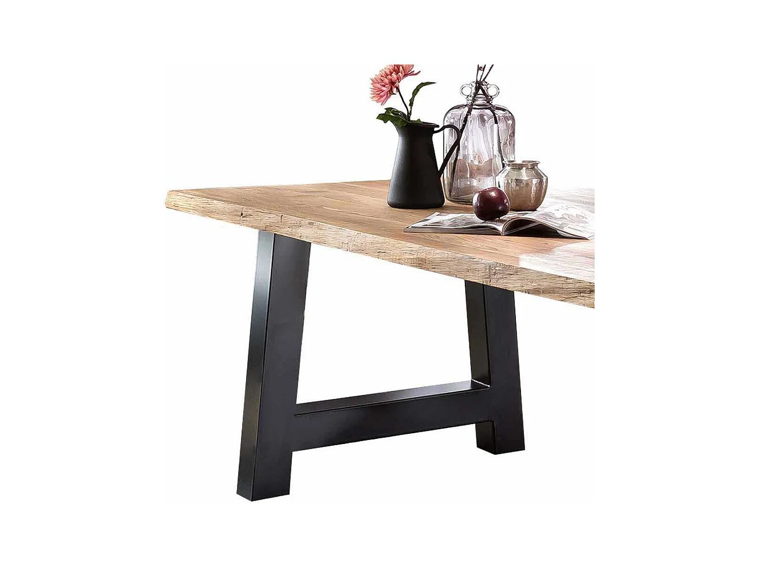 Industriedesign Esstisch aus Eiche Massivholz und Metall natürlicher Baumkante