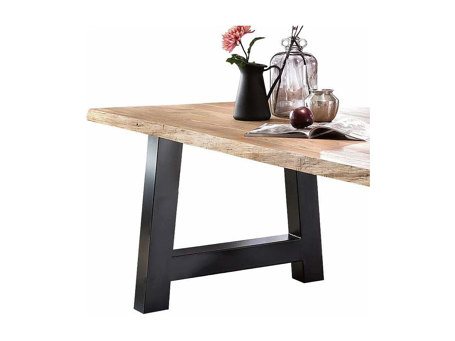 Industriedesign Esstisch aus Eiche Massivholz und Metall natürlicher Baumkante