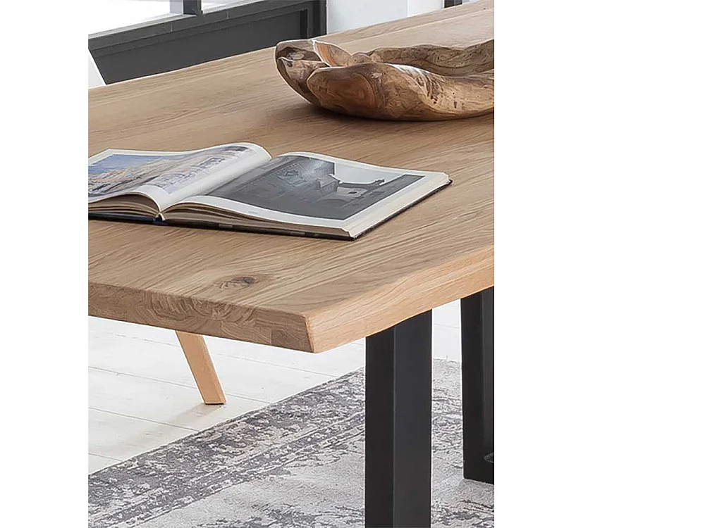 Baumkanten Esstisch aus Wildeiche Massivholz und Stahl Loft Design