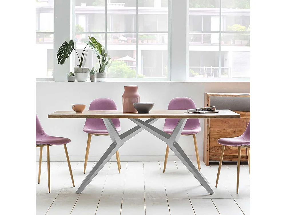 Tisch Esszimmer aus Wildeiche Massivholz und Metall Vierfußgestell