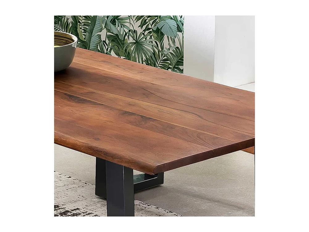 Baumkantentisch in Nussbaumfarben lackiert und gewachst Akazie Massivholz und Stahl