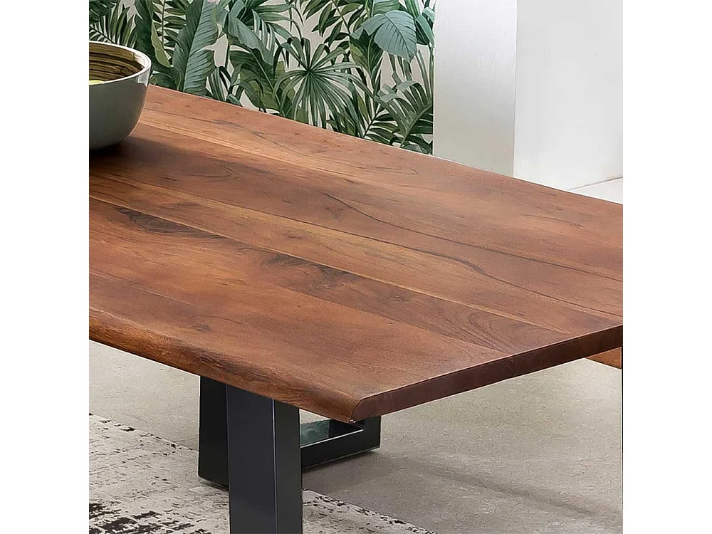 Baumkantentisch in Nussbaumfarben lackiert und gewachst Akazie Massivholz und Stahl