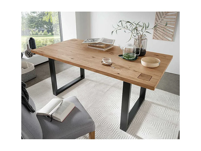 Esszimmer Tisch aus Wildeiche Massivholz Bügelgestell in Schwarz