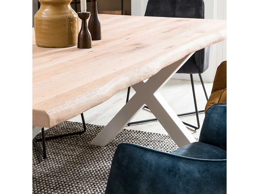 Esszimmertisch mit natürlicher Baumkante X Gestell