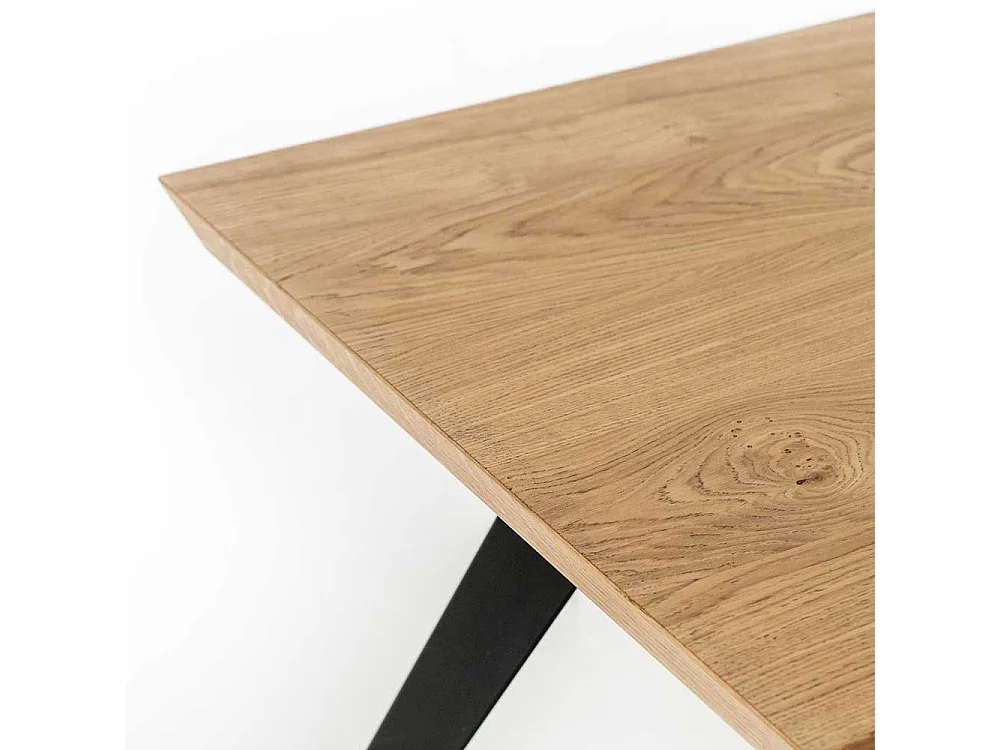 Tisch Esszimmer in Eiche Furnier Vierfußgestell aus Metall