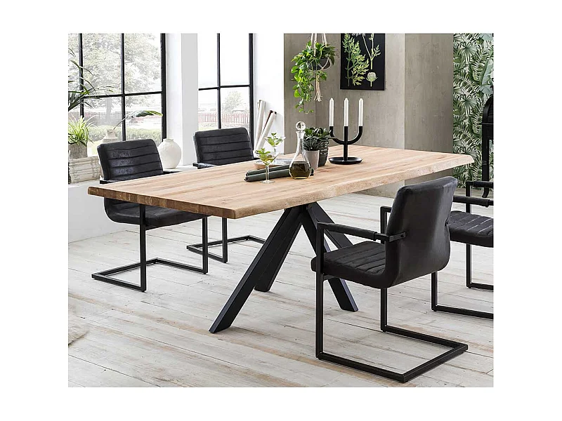 Esstisch aus Eiche Massivholz 4-Fußgestell aus schwarzem Metall