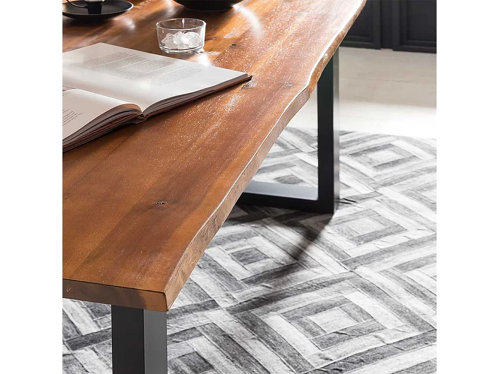 120 cm Baumkanten Tisch in Cognac Braun lackiert Akazie Massivholz und Metall