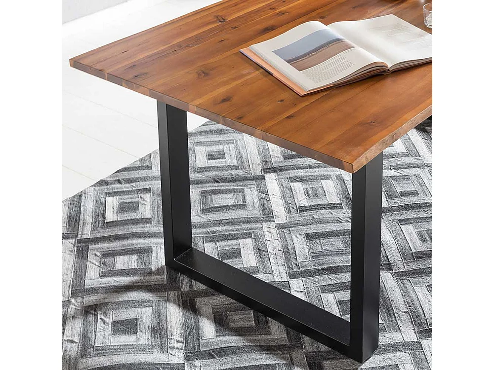 120 cm Baumkanten Tisch in Cognac Braun lackiert Akazie Massivholz und Metall