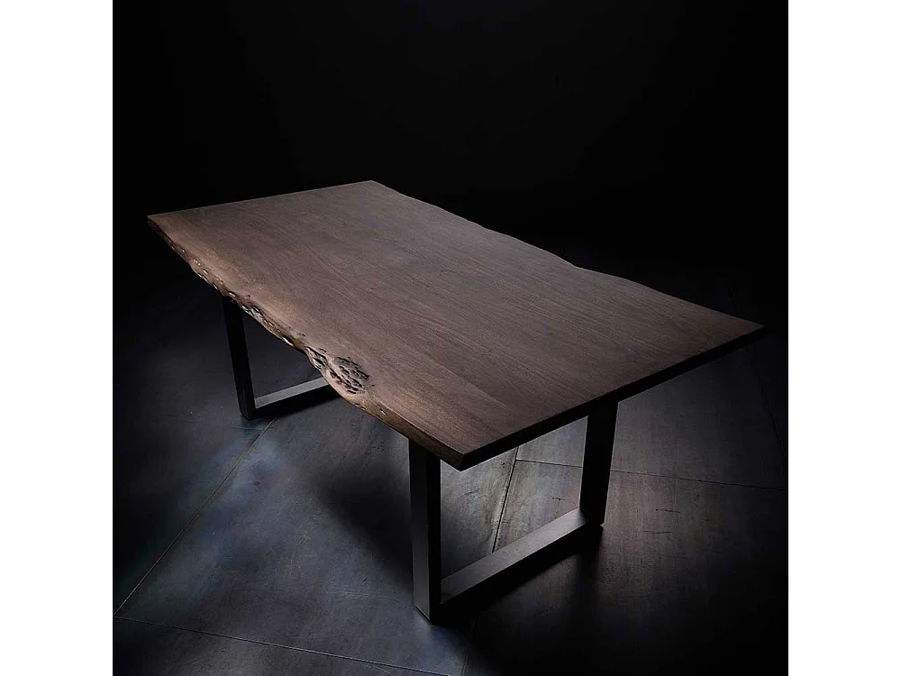 Esszimmertisch in Walnussfarben Baumkante