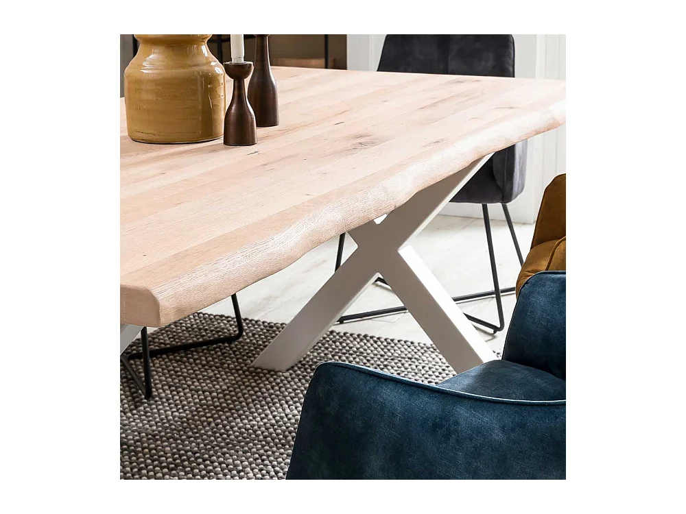 Esszimmertisch mit natürlicher Baumkante X Gestell