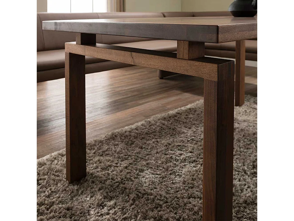 Tisch aus Nussbaum Massivholz Retrostil