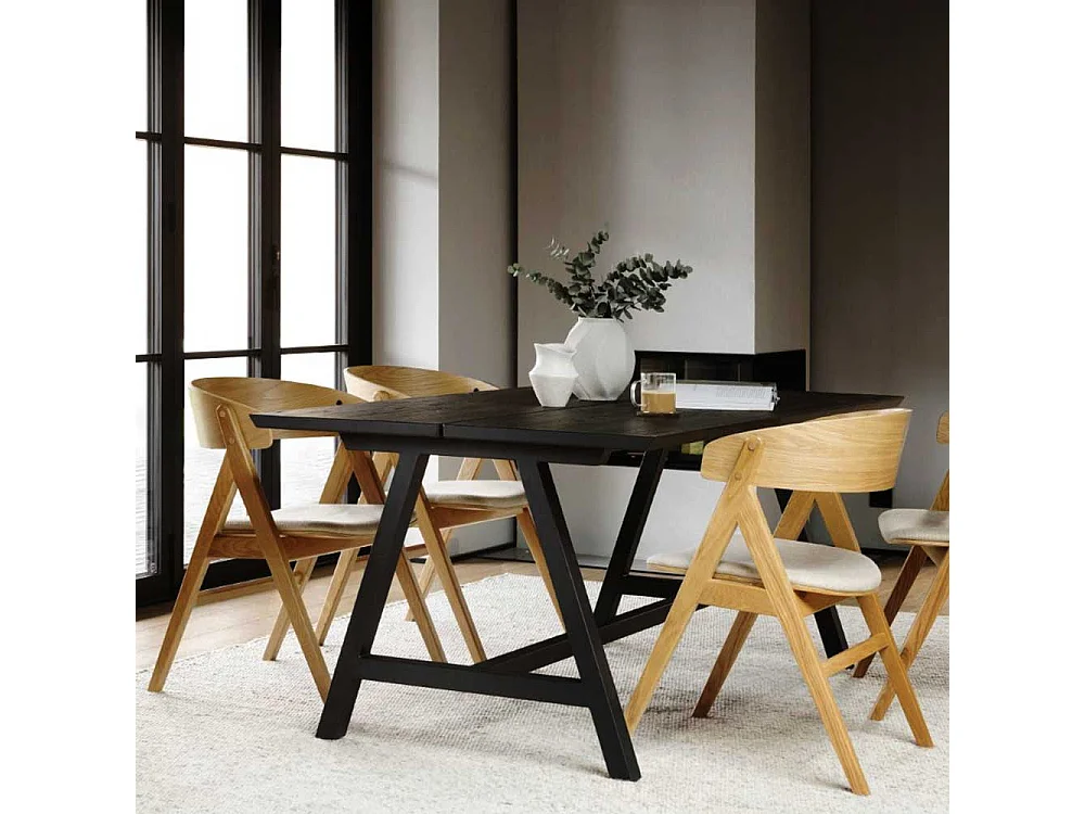Esszimmertisch in Schwarz lackiert Eiche Massivholz und Metall
