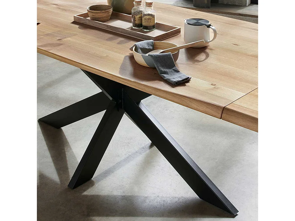 Esszimmertisch aus Wildeiche Massivholz und Stahl Spider Gestell