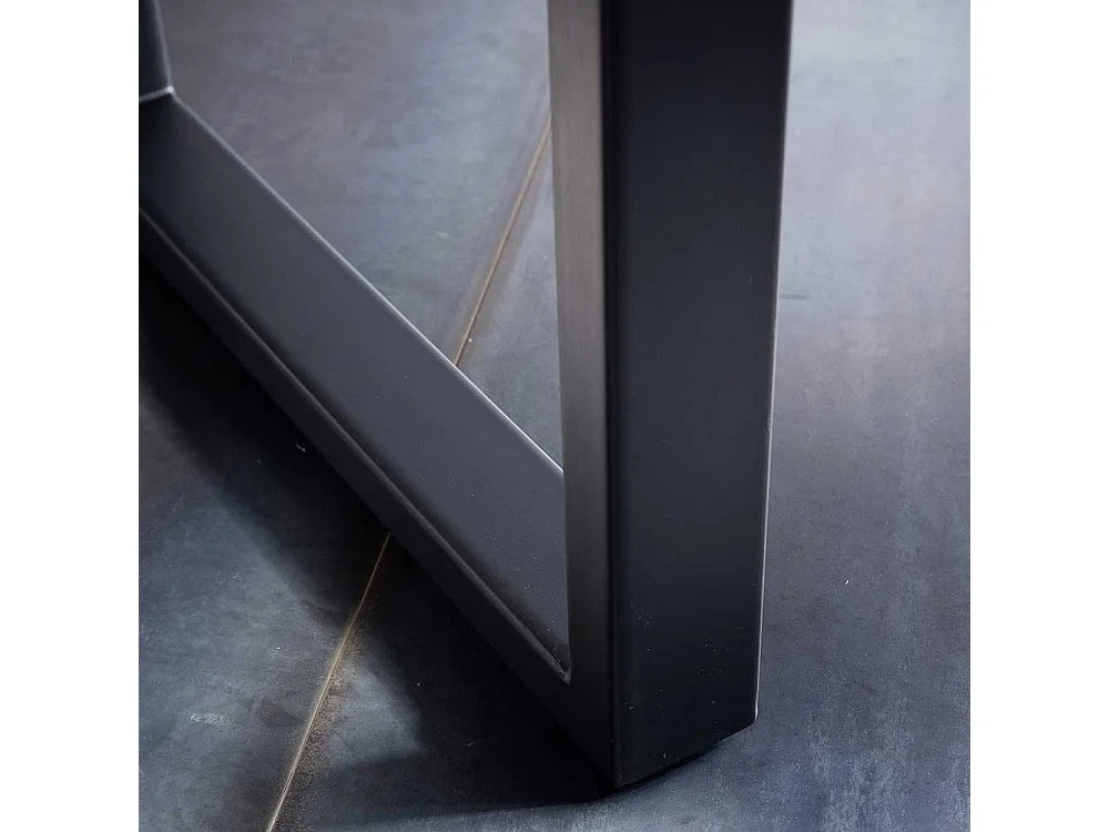 Markanter Esstisch mit Baumkante Walnussfarben und Anthrazit