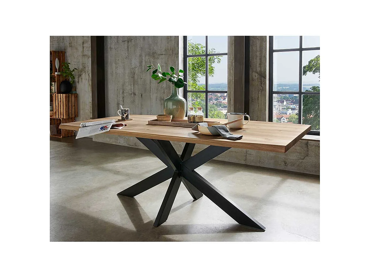 Esszimmertisch aus Wildeiche Massivholz und Stahl Spider Gestell