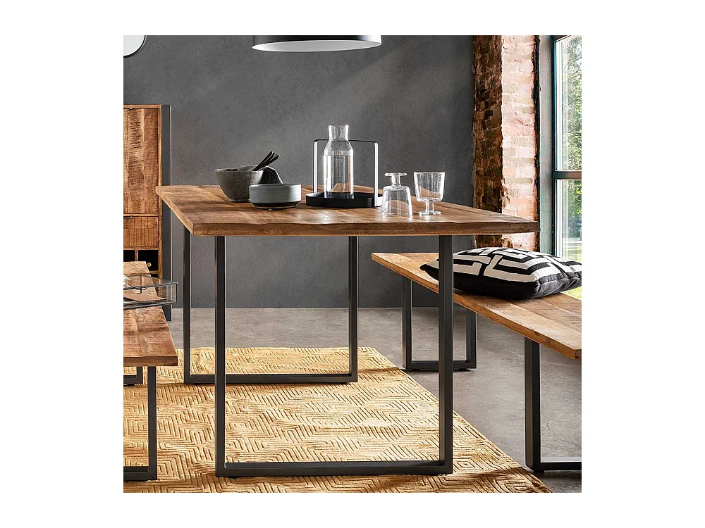 Massivholztisch aus Recyclingholz und Metall Bügelgestell