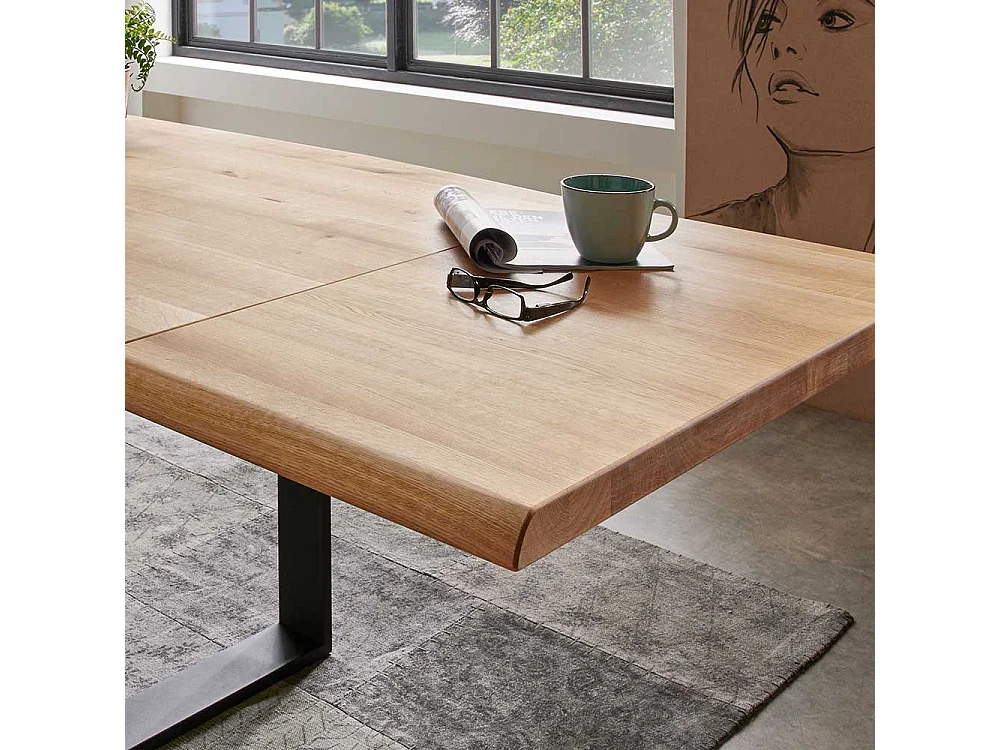 Esszimmertisch aus Wildeiche Massivholz und Stahl Industry und Loft Stil