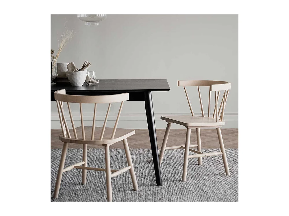 Schwarzer Tisch in modernem Design Küche und Esszimmer