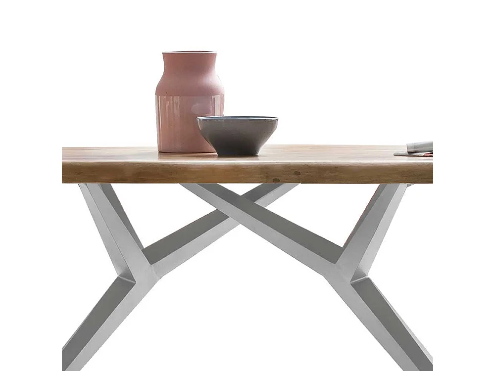 Küchentisch aus Akazie Massivholz und Eisen modern