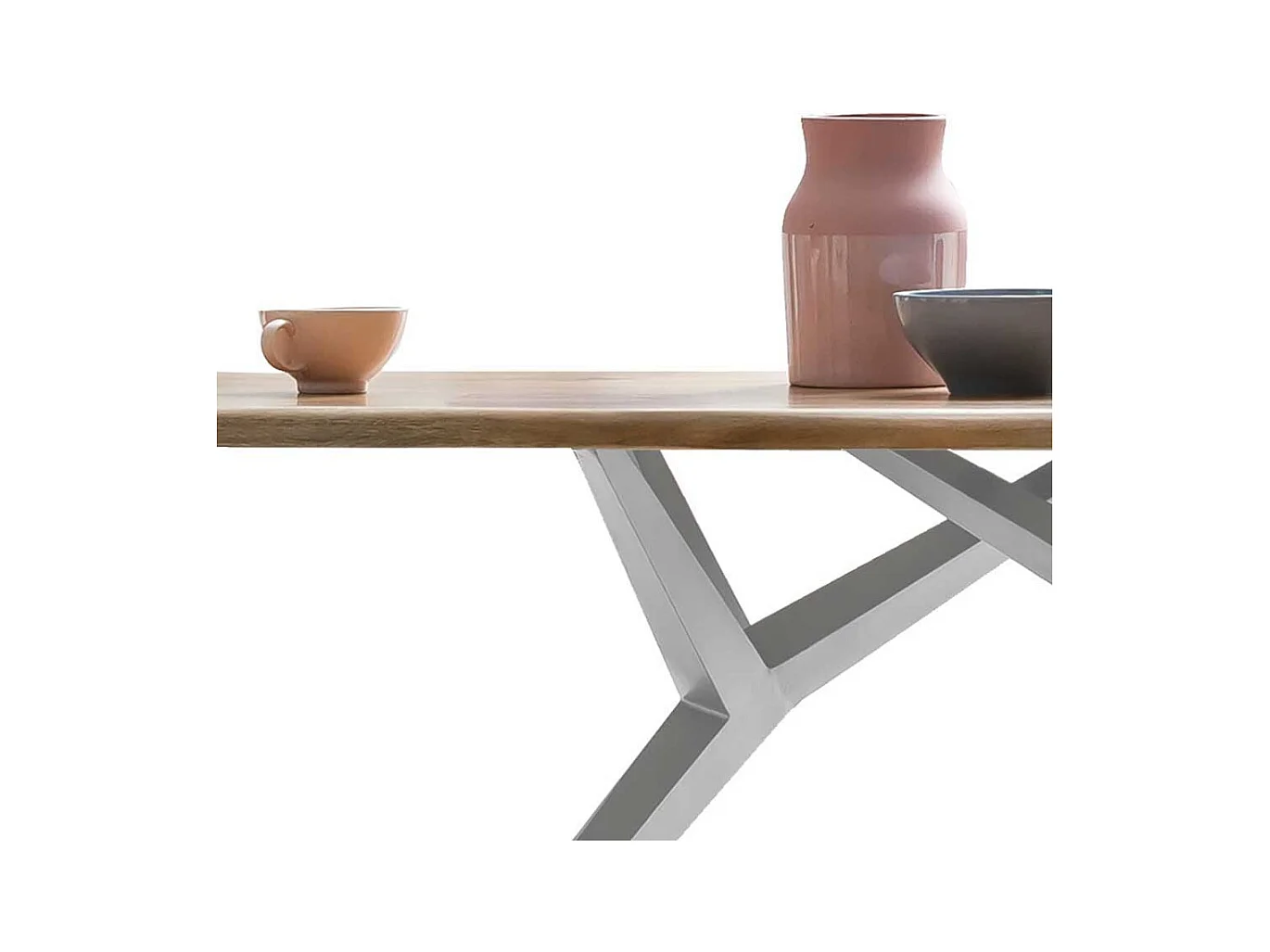 Tisch aus Akazie Massivholz und Eisen modern