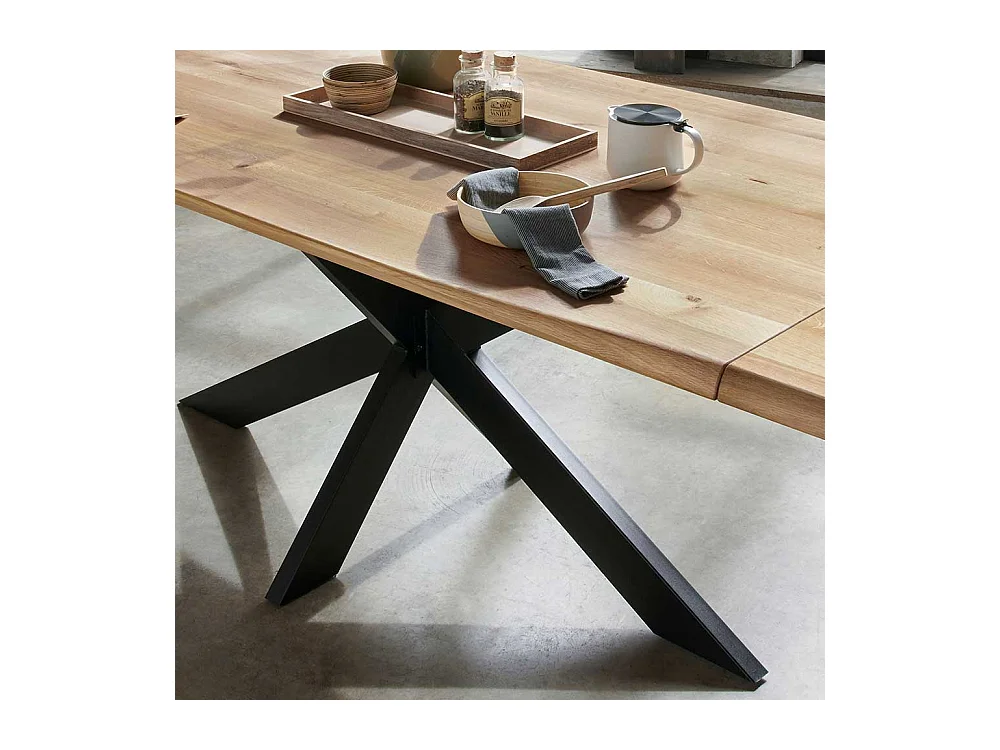 Esszimmertisch aus Wildeiche Massivholz und Stahl Spider Gestell