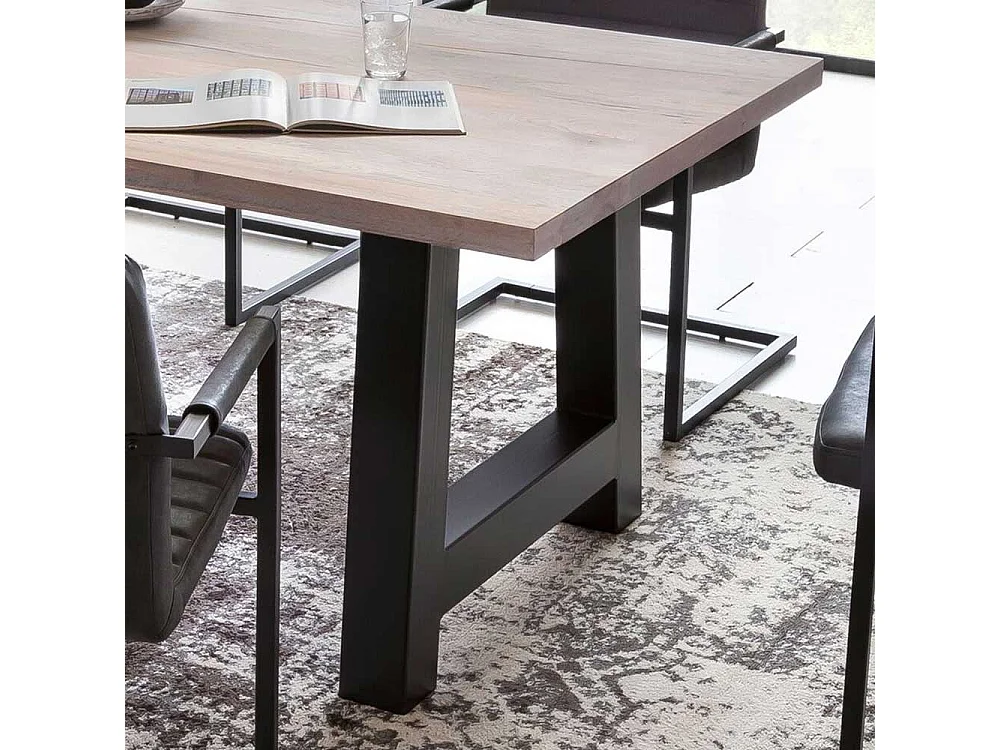 Factory Tisch Esszimmer aus Wildeiche Massivholz gekälkt A Gestell