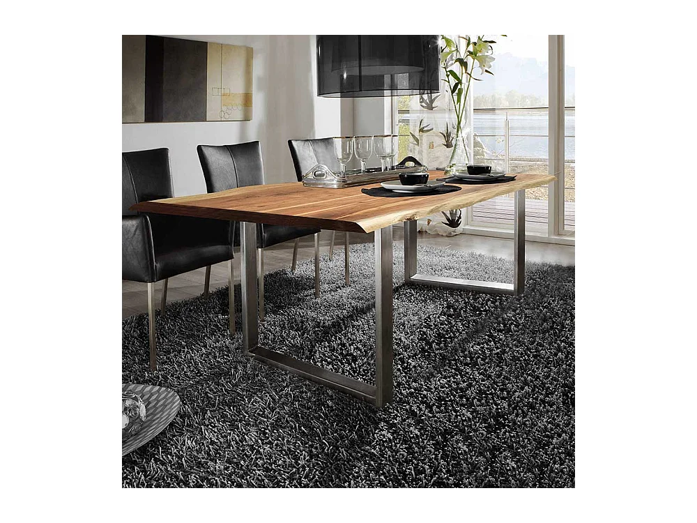 Tisch aus Akazie Massivholz und Stahl Baumkante