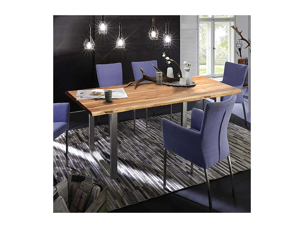 Tisch aus Akazie Massivholz und Stahl Baumkante