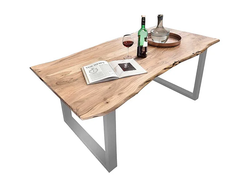 Tisch aus Akazie Massivholz und Stahl Baumkante