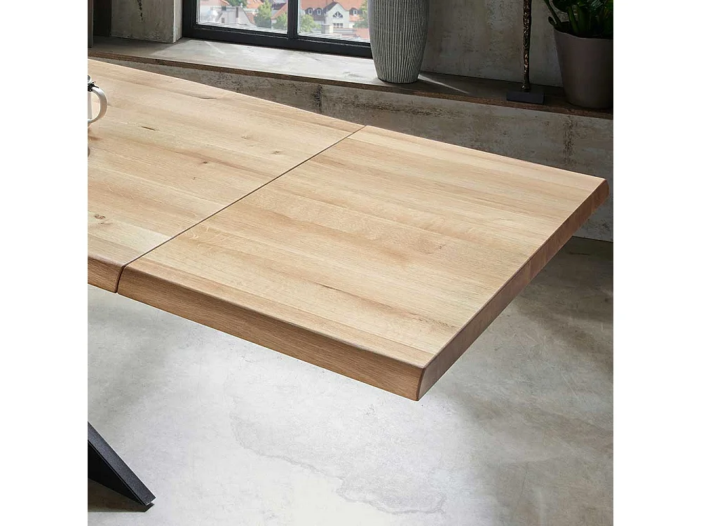 Esszimmertisch aus Wildeiche Massivholz und Stahl Spider Gestell