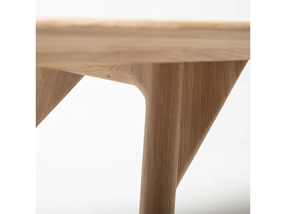 Esszimmertisch aus Eiche massiv weiß geölt und geschliffen Skandi Design