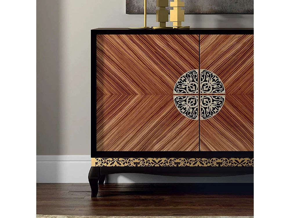 Design Sideboard im italienischen Style auffällig verziert