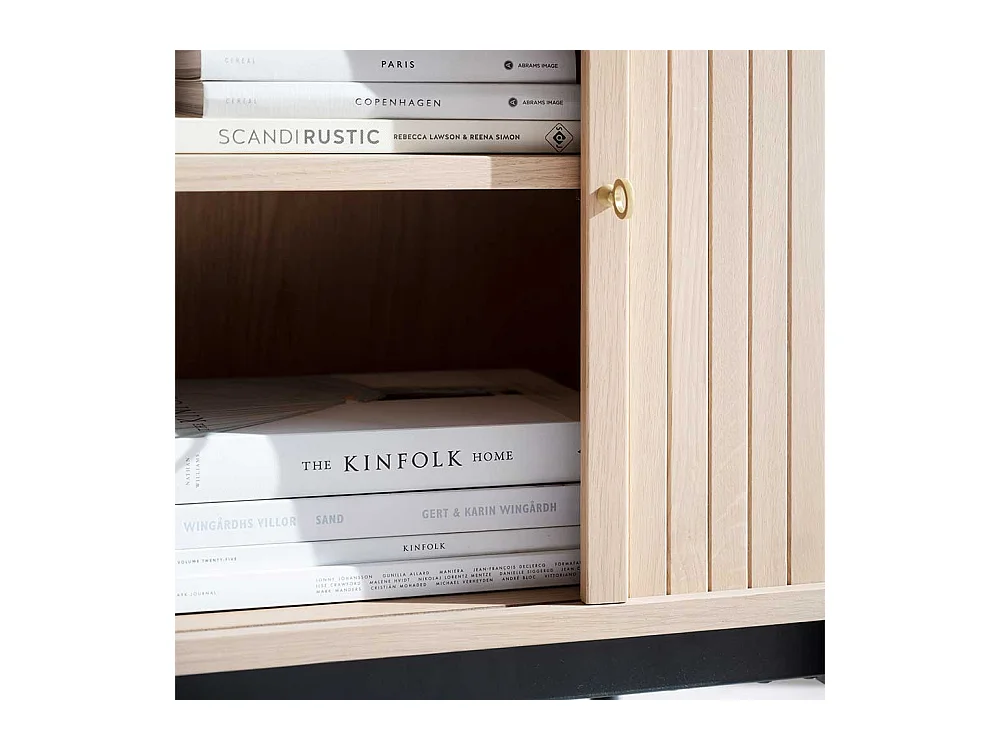 Skandi Stil Sideboard in Eiche White Wash Vierfußgestell aus Metall