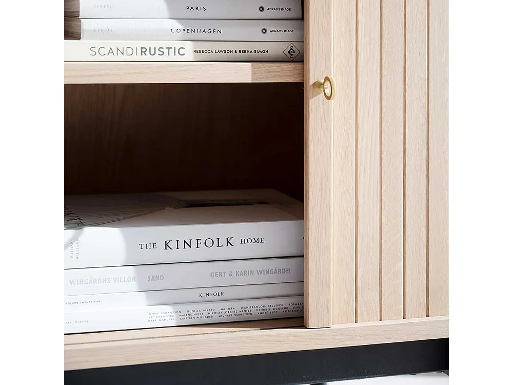 Skandi Stil Sideboard in Eiche White Wash Vierfußgestell aus Metall