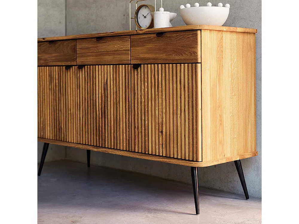 Esszimmersideboard massiv Wildeiche mit drei Schubladen Soft Close