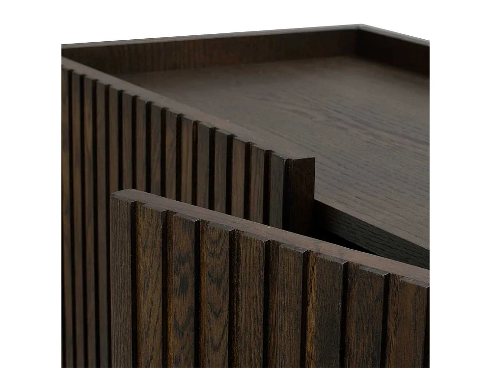 Braunes Sideboard in modernem Design Vierfußgestell aus Metall