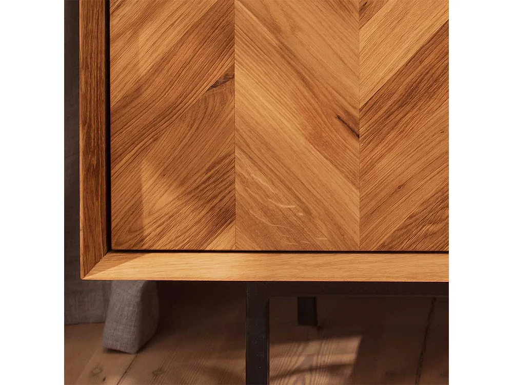 Sideboard aus Wildeiche Massivholz Vierfußgestell aus Metall