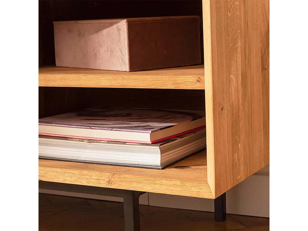 Esszimmersideboard massiv in Wildeichefarben Vierfußgestell aus Metall