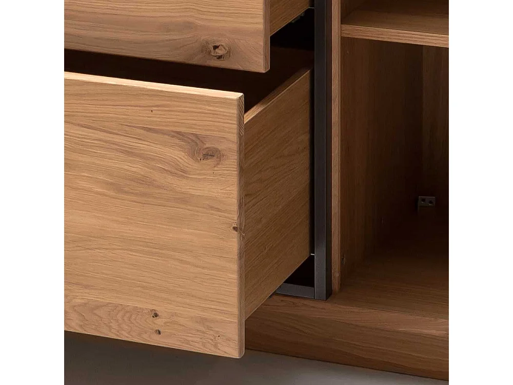 Wohnzimmerkommode aus Asteiche teilmassiv 180 cm breit