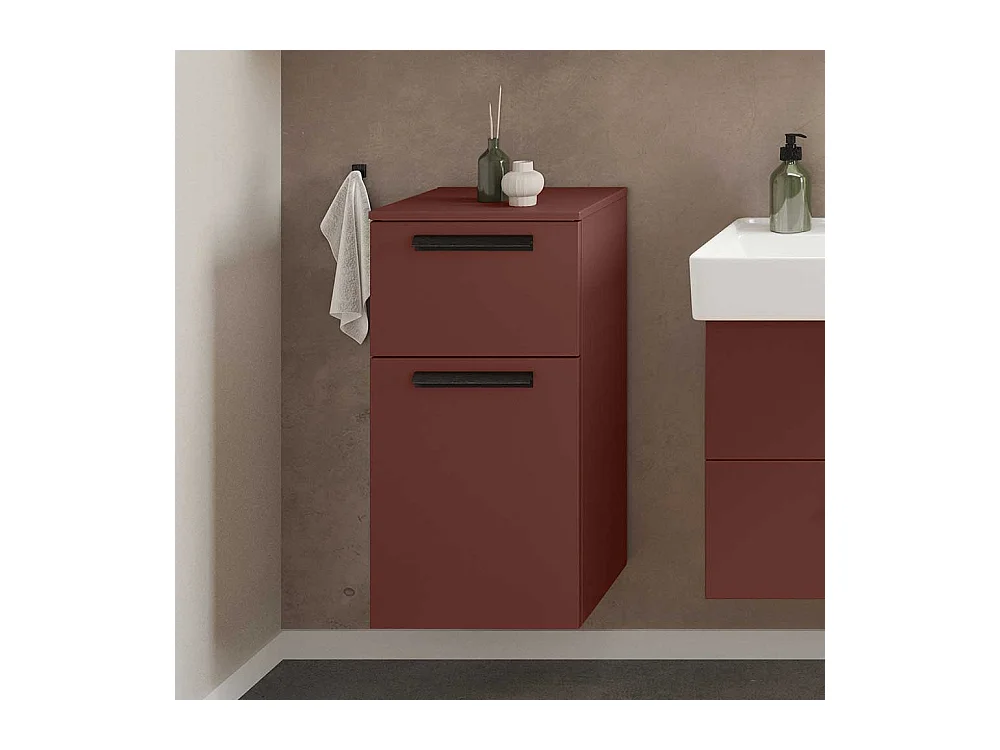 Badezimmerschrank Badschrank in Dunkelrot mit Metallgriffen