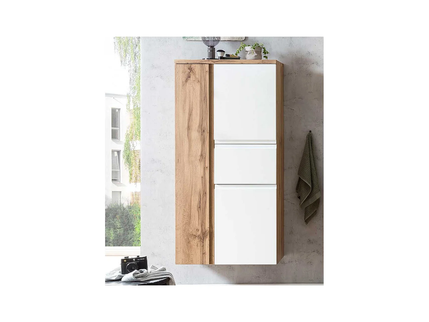 Midischrank in Wildeichefarben und Weiß Badmöbel