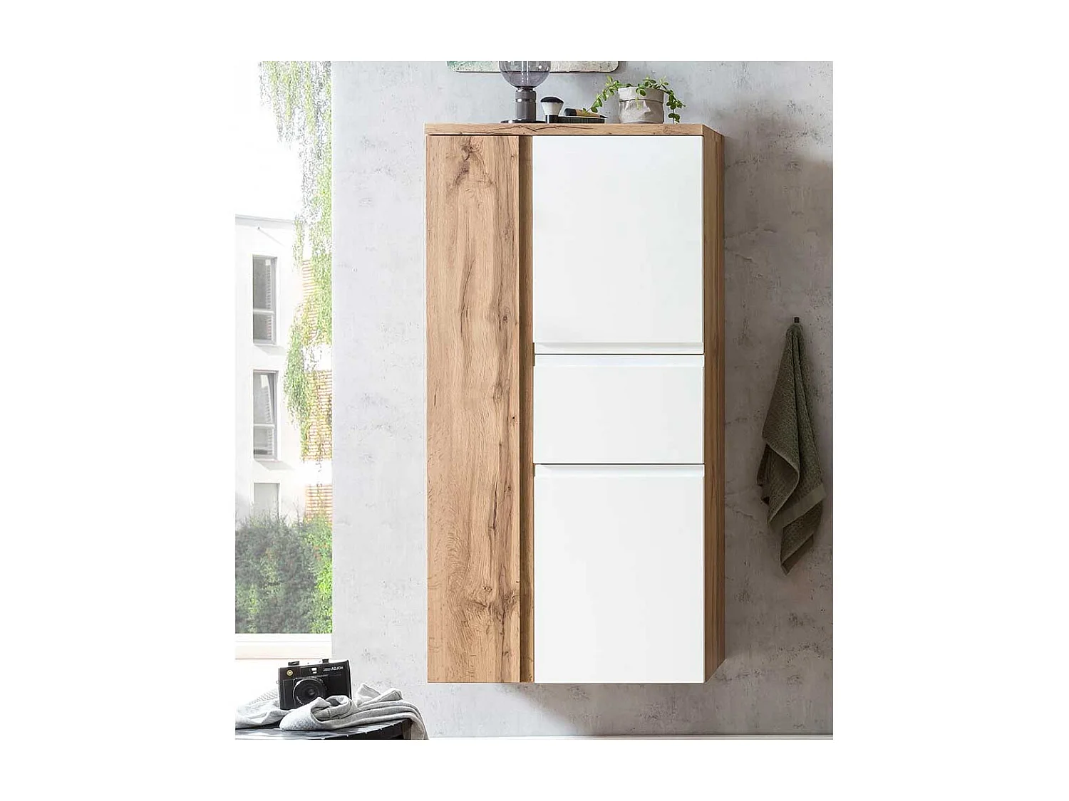 Midischrank in Wildeichefarben und Weiß Badmöbel