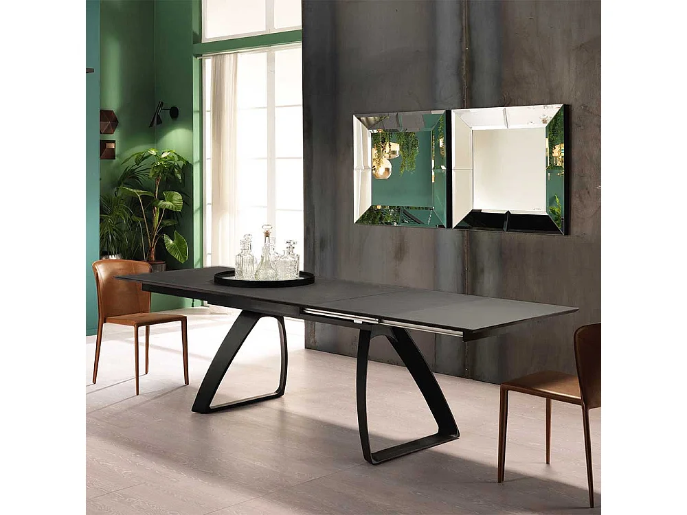 Ausziehbarer Tisch in Schwarz und Dunkelgrau modern