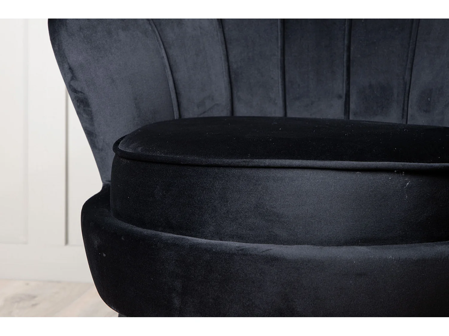 Nice Fauteuil en velours noir.