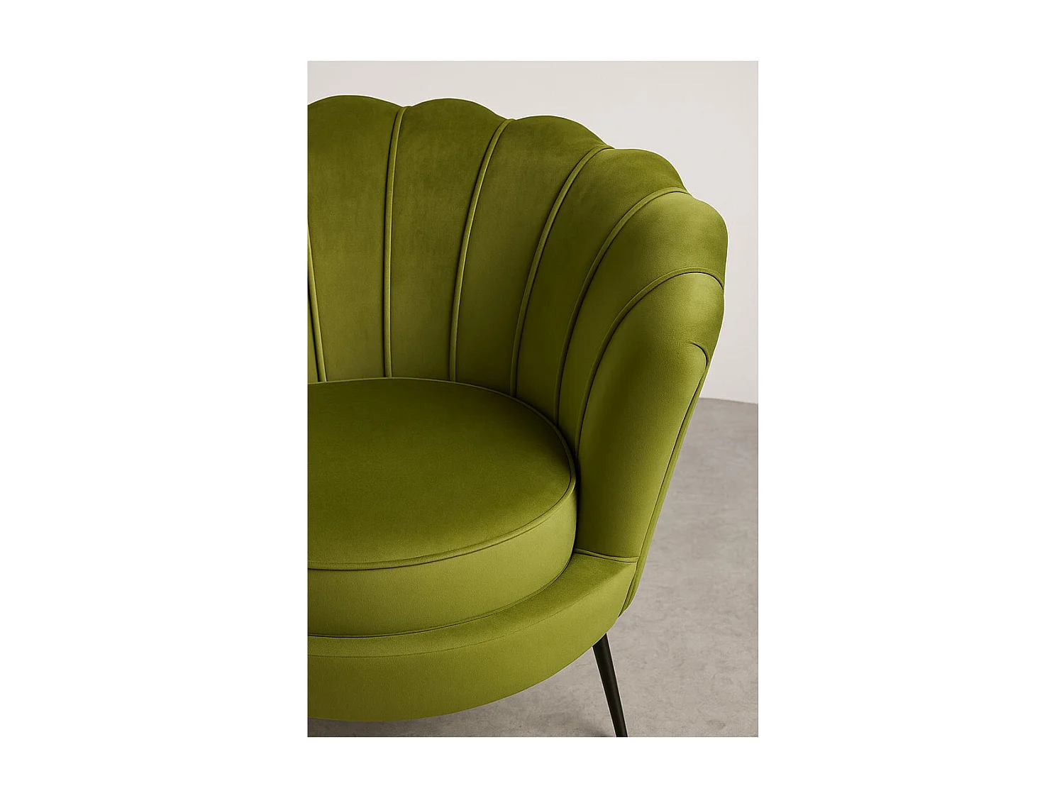 Nice fauteuil velours groen.