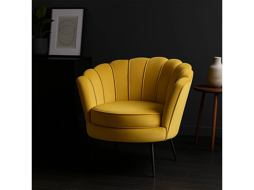 Nice Fauteuil en velours curry jaune.